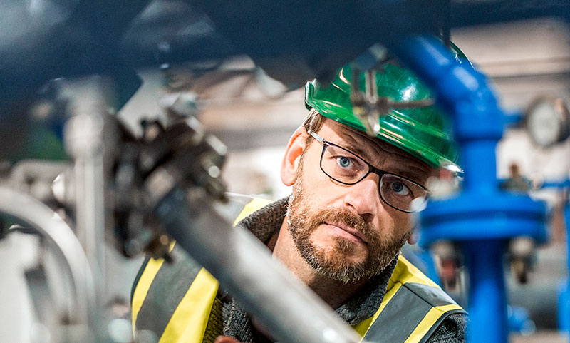 Man inspecting equipment in a manufacturing plant — insurance marketing digital work